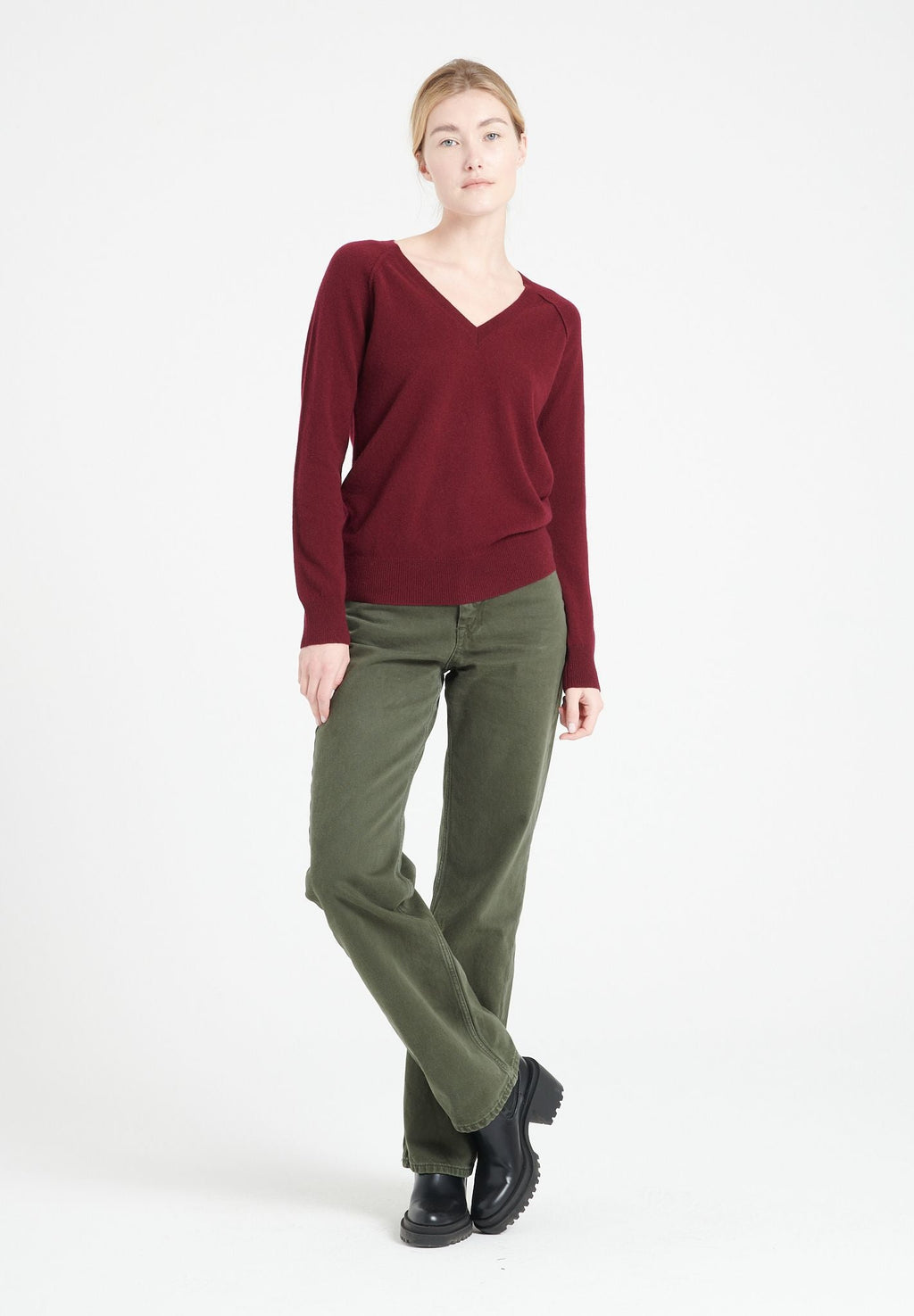 LILLY 6 Cashmere V-neck sweater in burgundy red