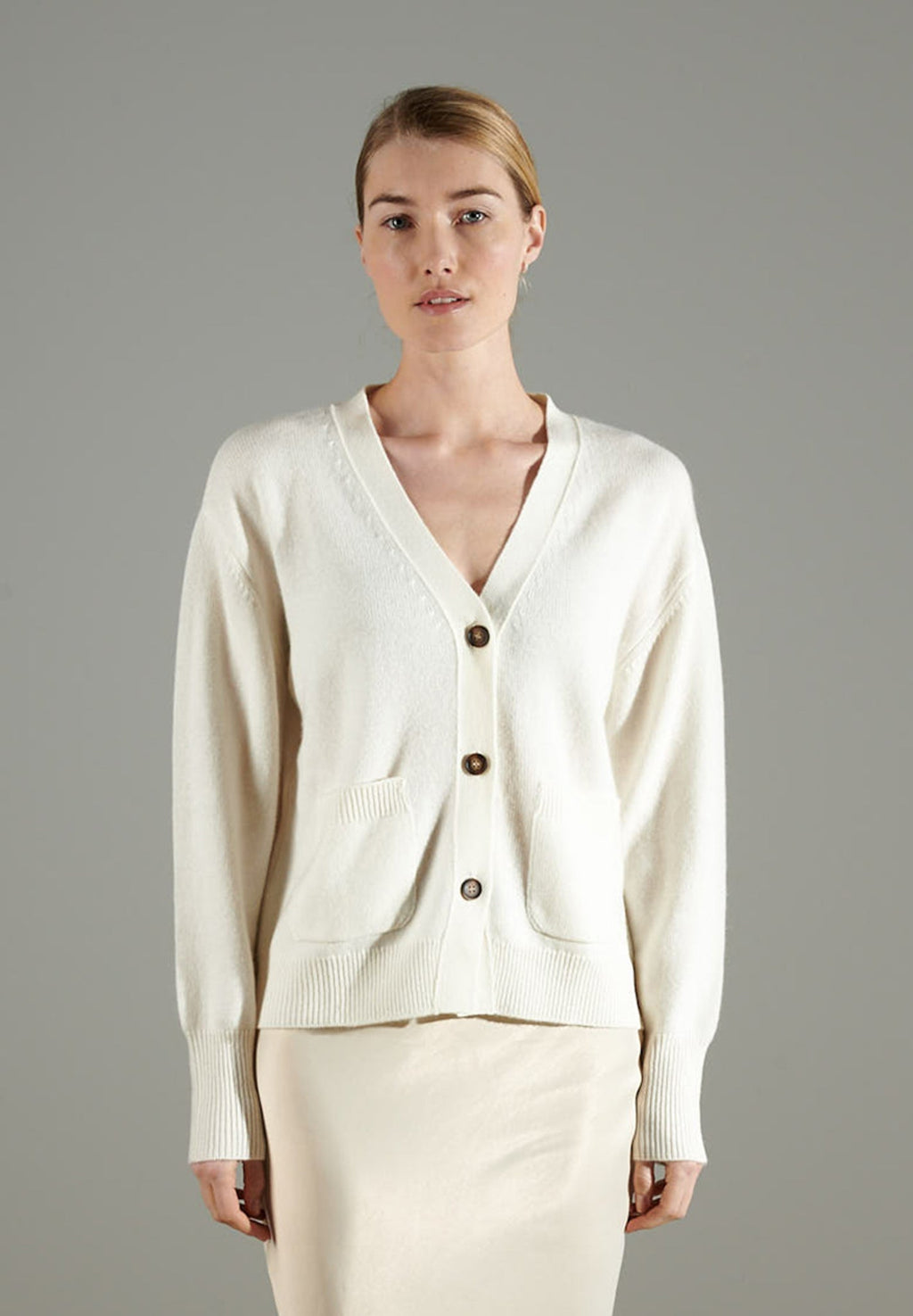 NAMI 1 4-thread cashmere V-neck button-down cardigan ecru white