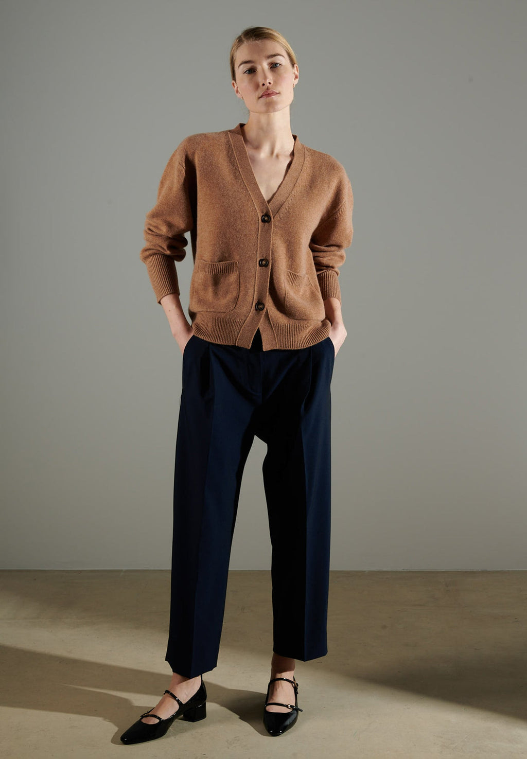 NAMI 1 Camel cashmere 4-thread V-neck button-down cardigan