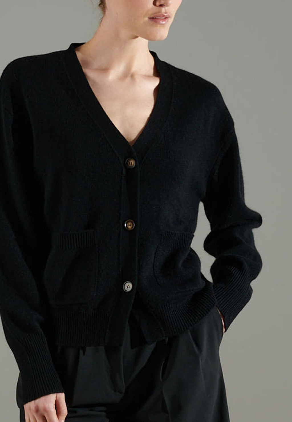 NAMI 1 Black cashmere 4-thread V-neck button-down cardigan