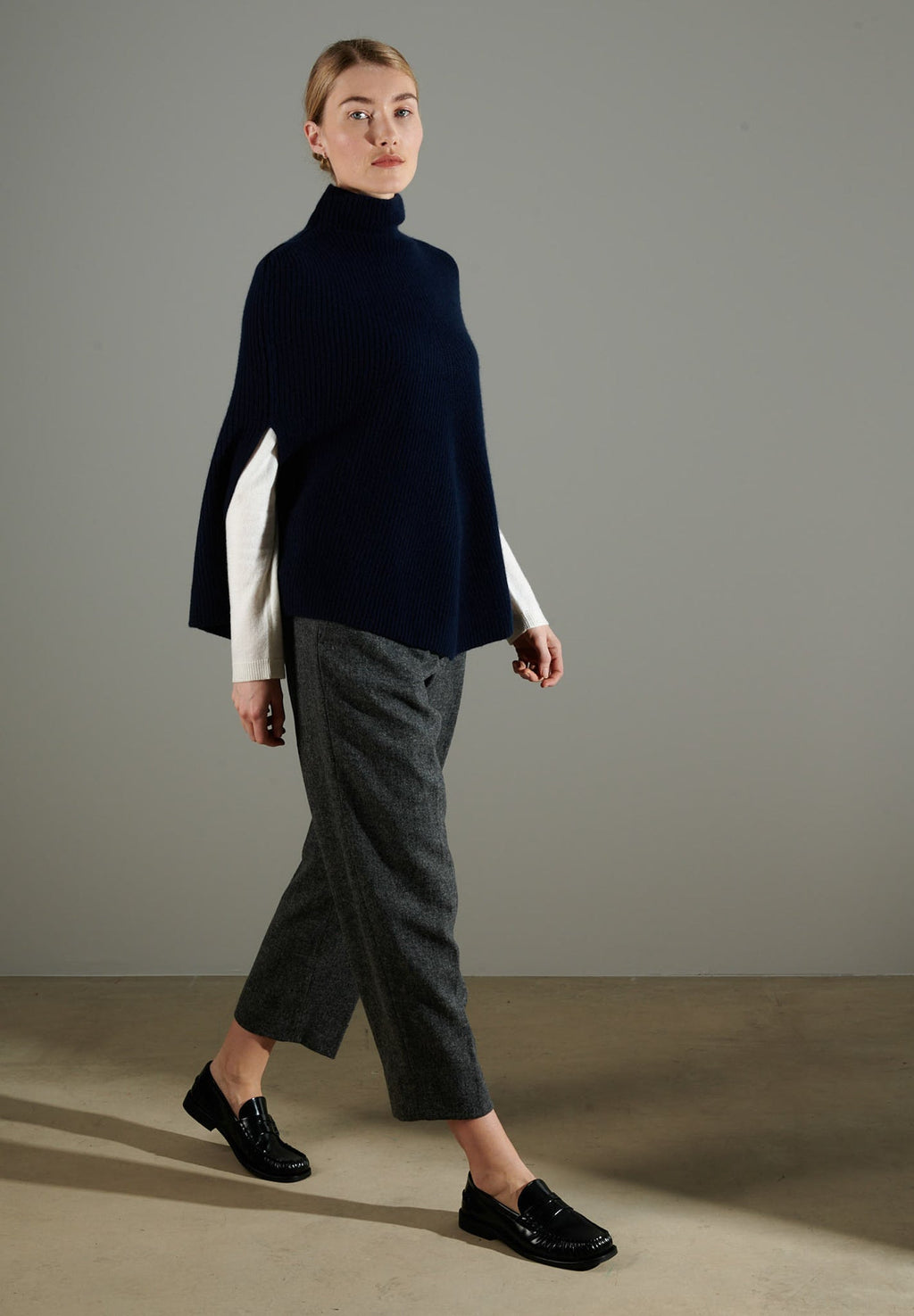 NAMI 10 4-thread cashmere stand-up collar poncho navy blue