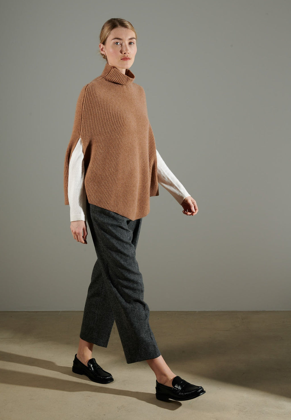 NAMI 10 Camel cashmere 4-thread stand-up collar poncho