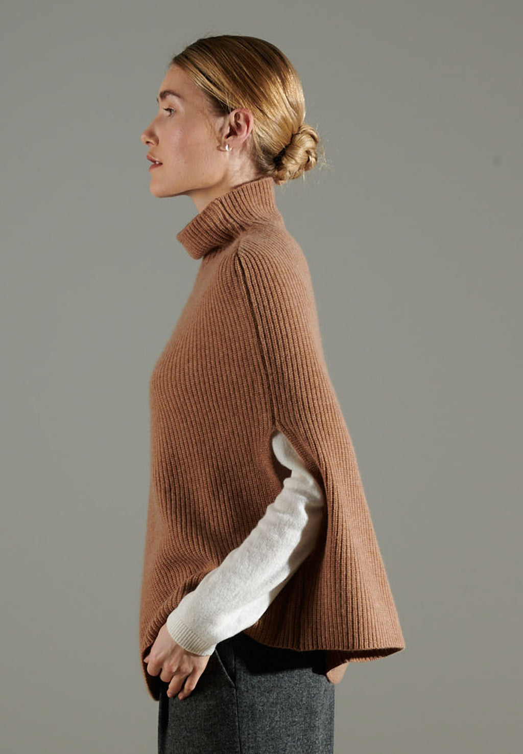 NAMI 10 Camel cashmere 4-thread stand-up collar poncho