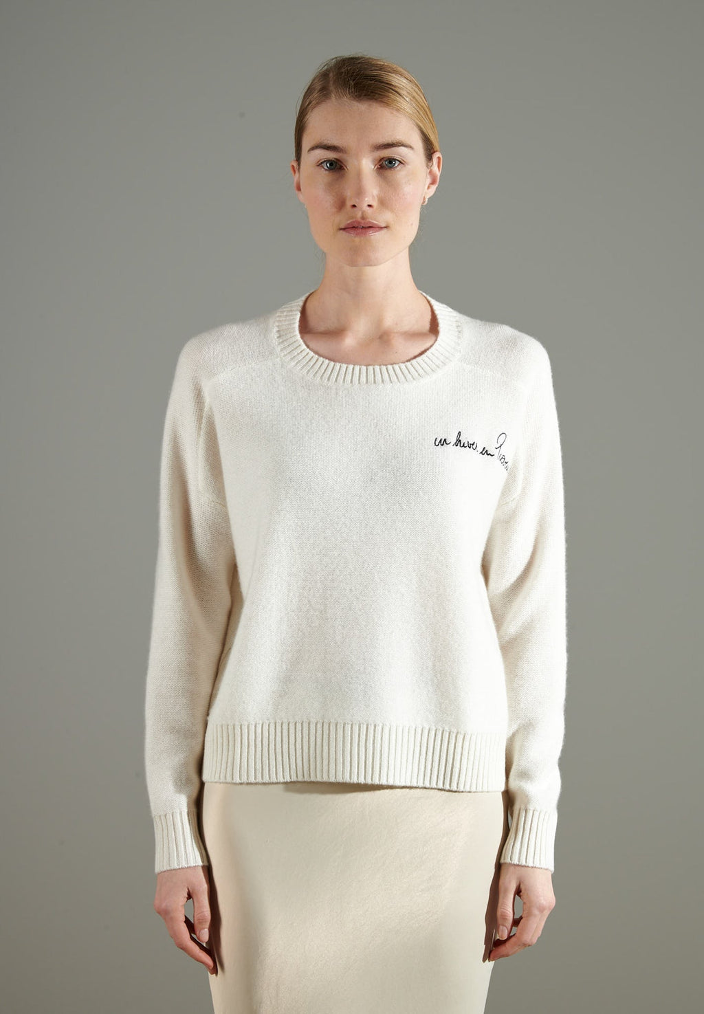 NAMI 20 4-thread cashmere embroidered round-neck sweater Un hiver en Provence ecru