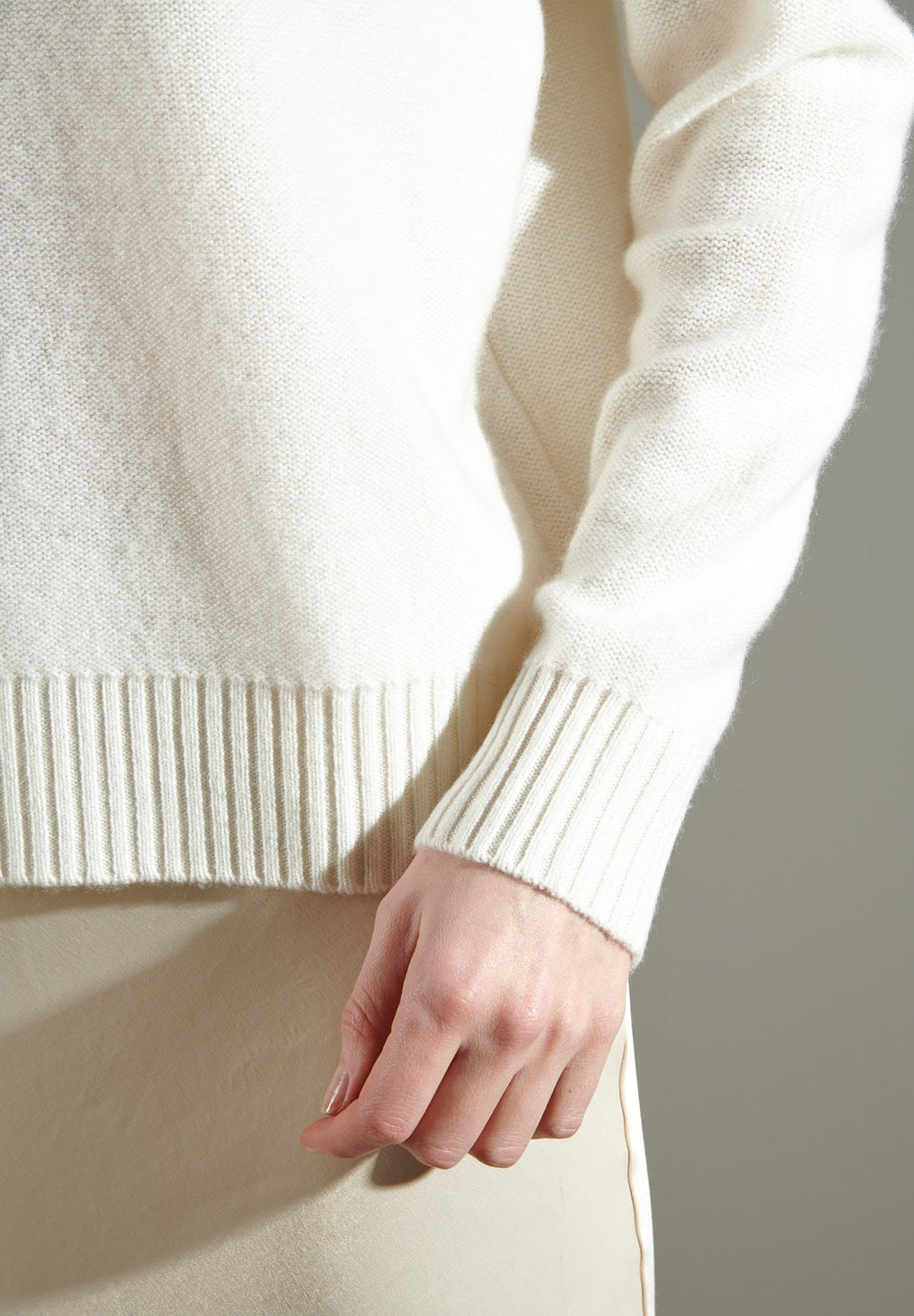 NAMI 20 4-thread cashmere embroidered round-neck sweater Un hiver en Provence ecru