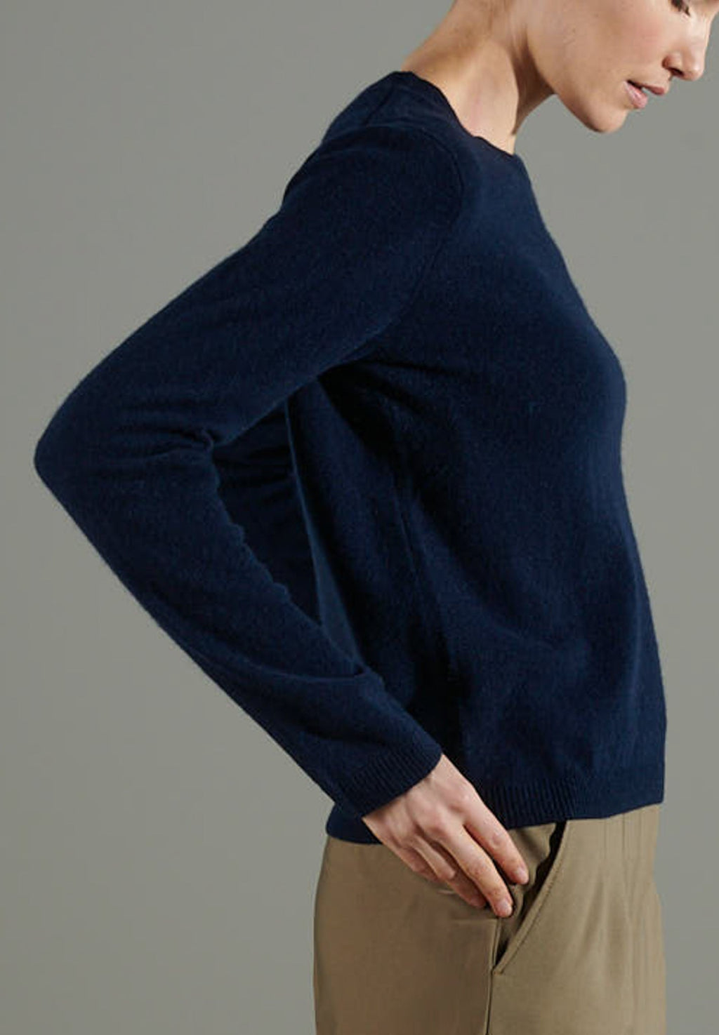 NAMI 4 Round-neck cashmere sweater navy blue