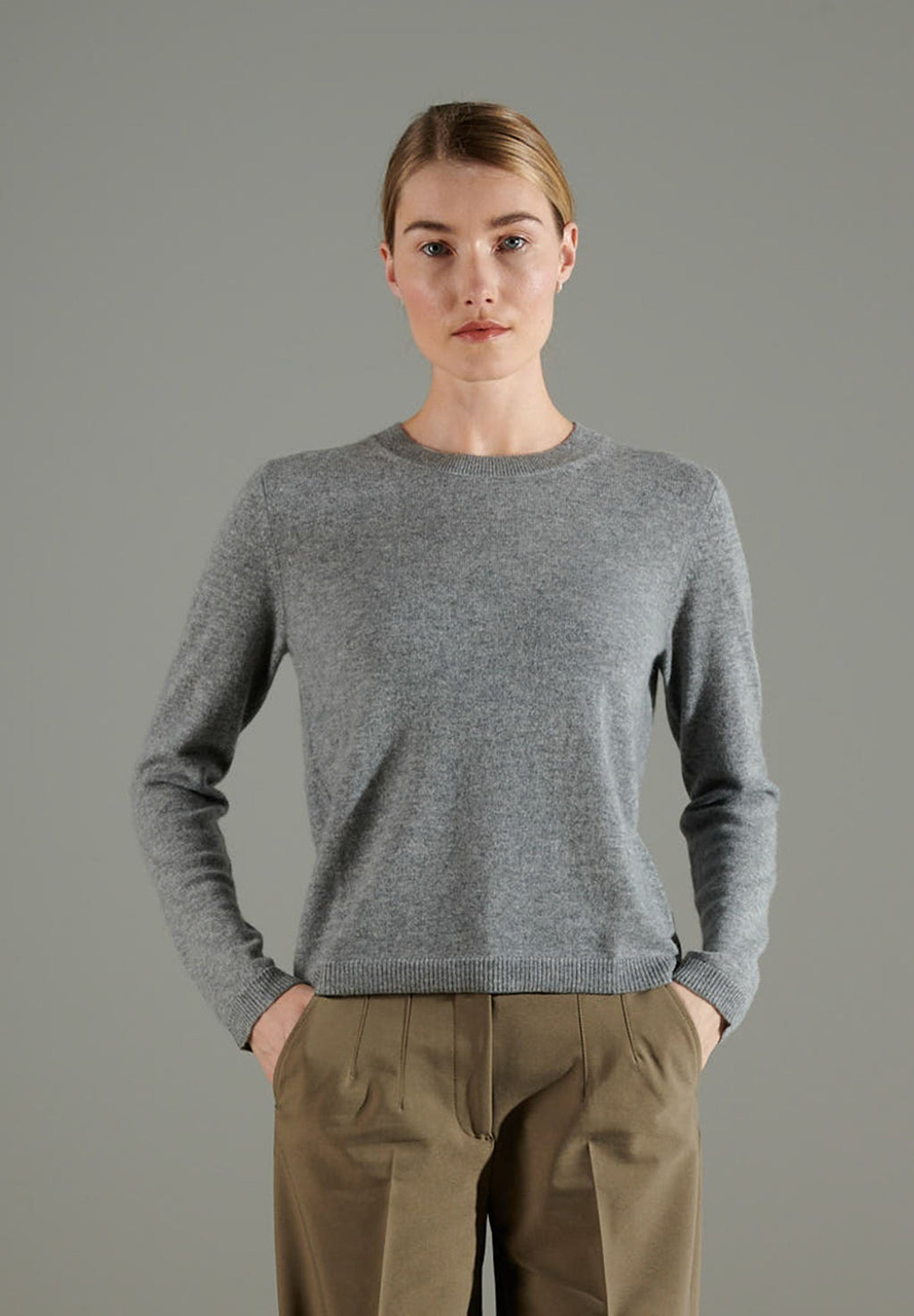 NAMI 4 Round-neck cashmere sweater light grey