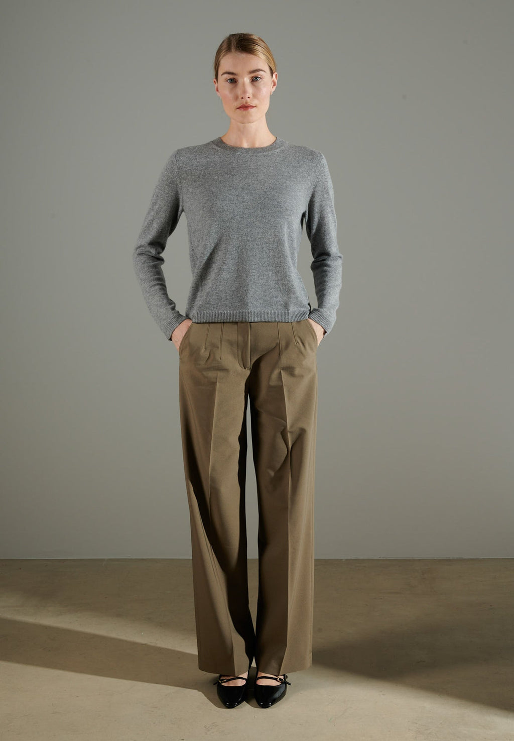 NAMI 4 Round-neck cashmere sweater light grey