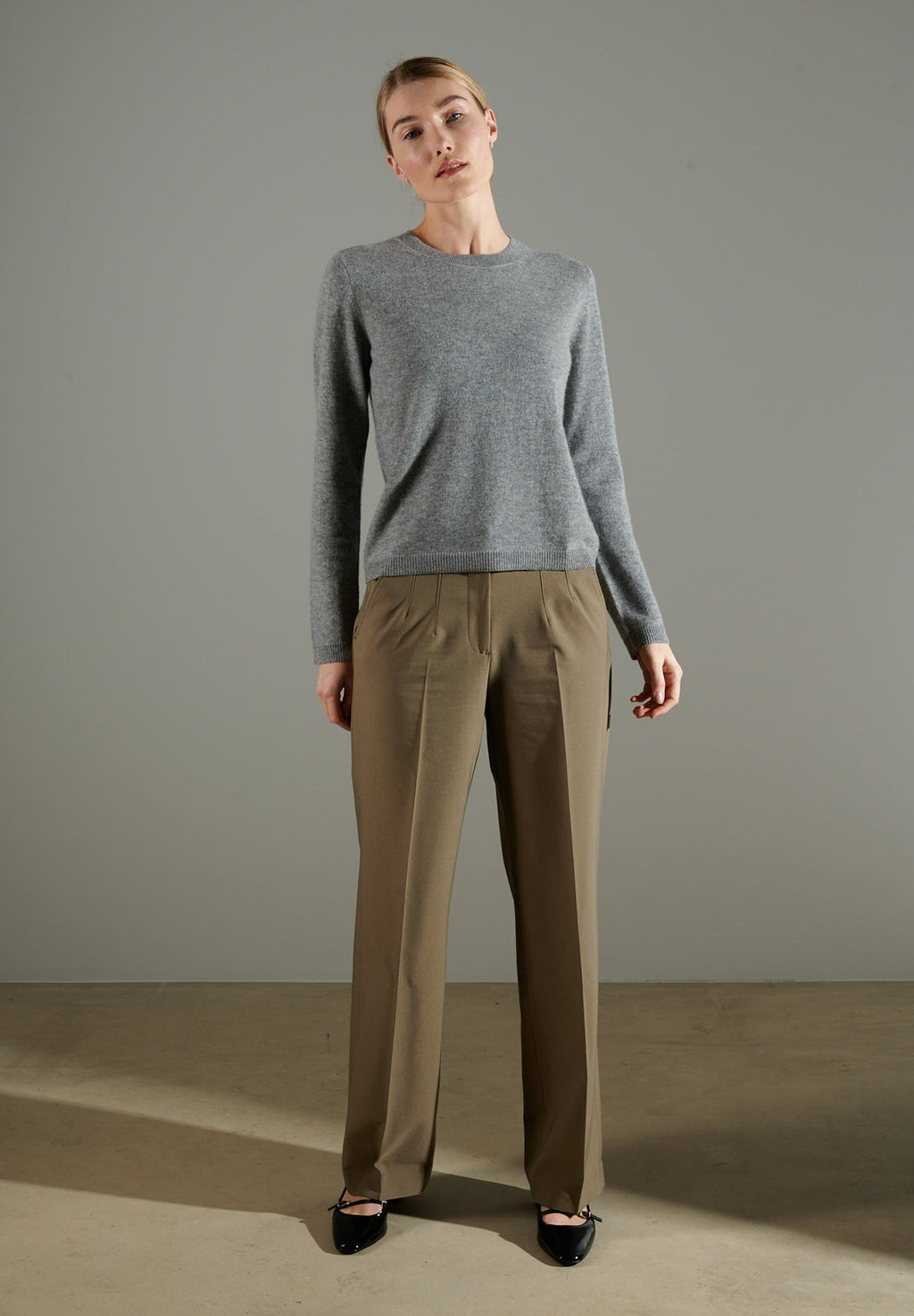 NAMI 4 Round-neck cashmere sweater light grey