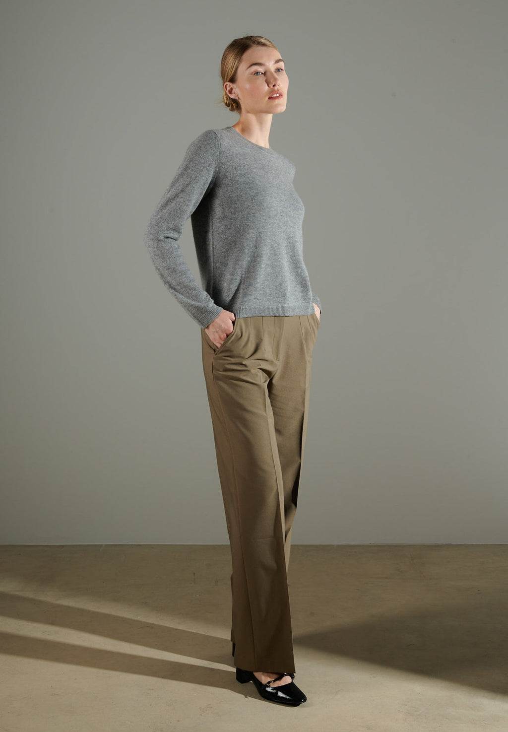 NAMI 4 Round-neck cashmere sweater light grey