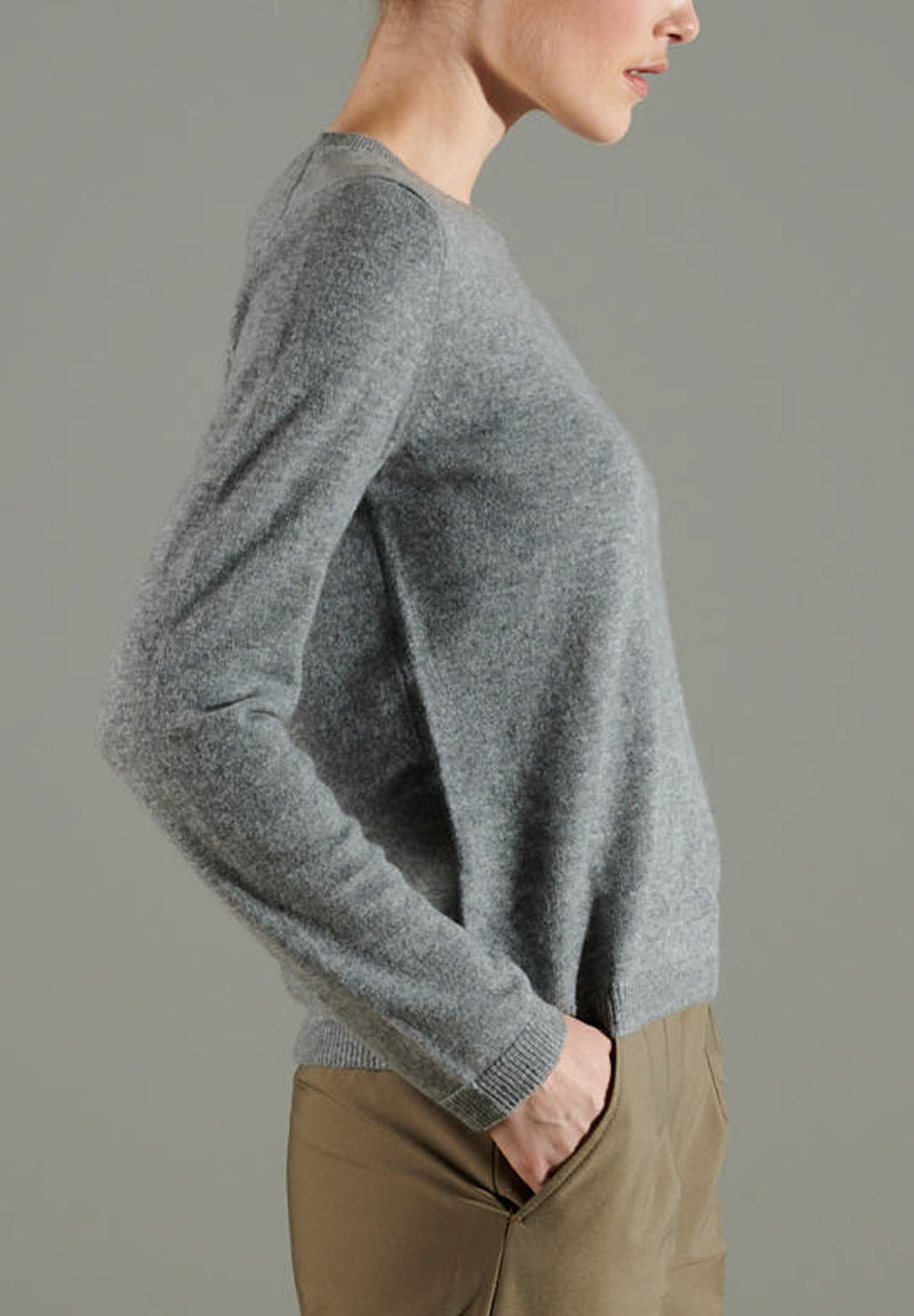 NAMI 4 Round-neck cashmere sweater light grey