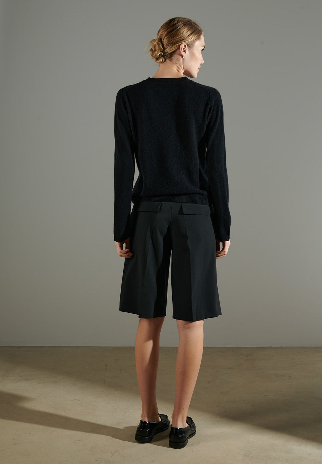 NAMI 4 Round-neck cashmere sweater black