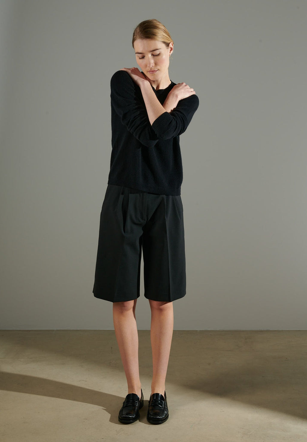 NAMI 4 Round-neck cashmere sweater black