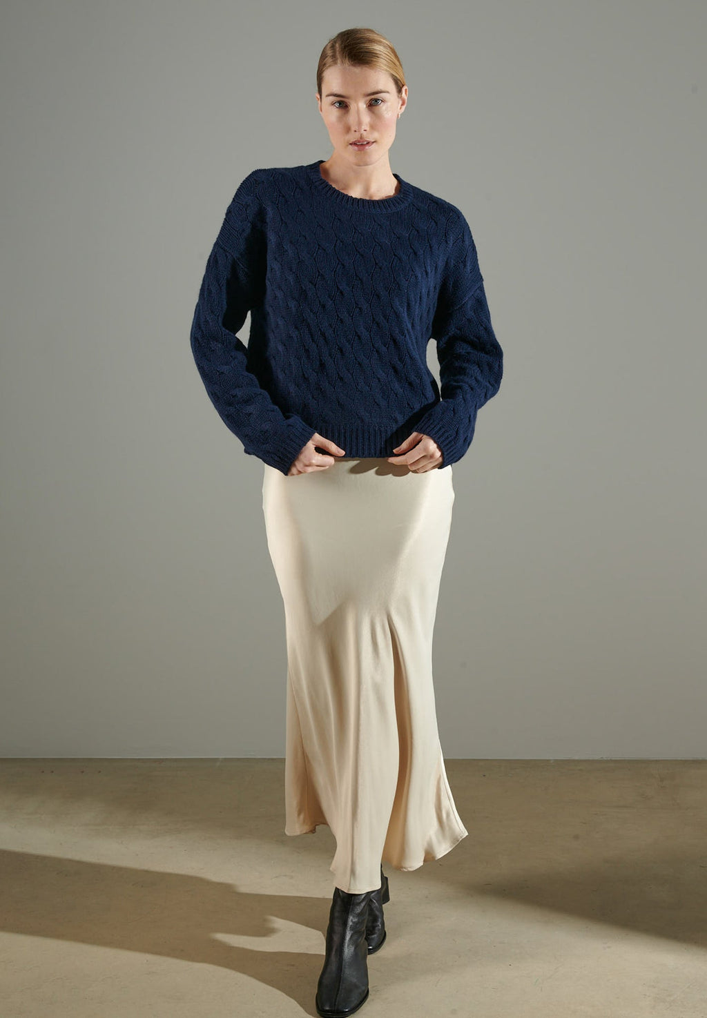 NAMI 5 10-thread cashmere twisted round-neck sweater navy blue