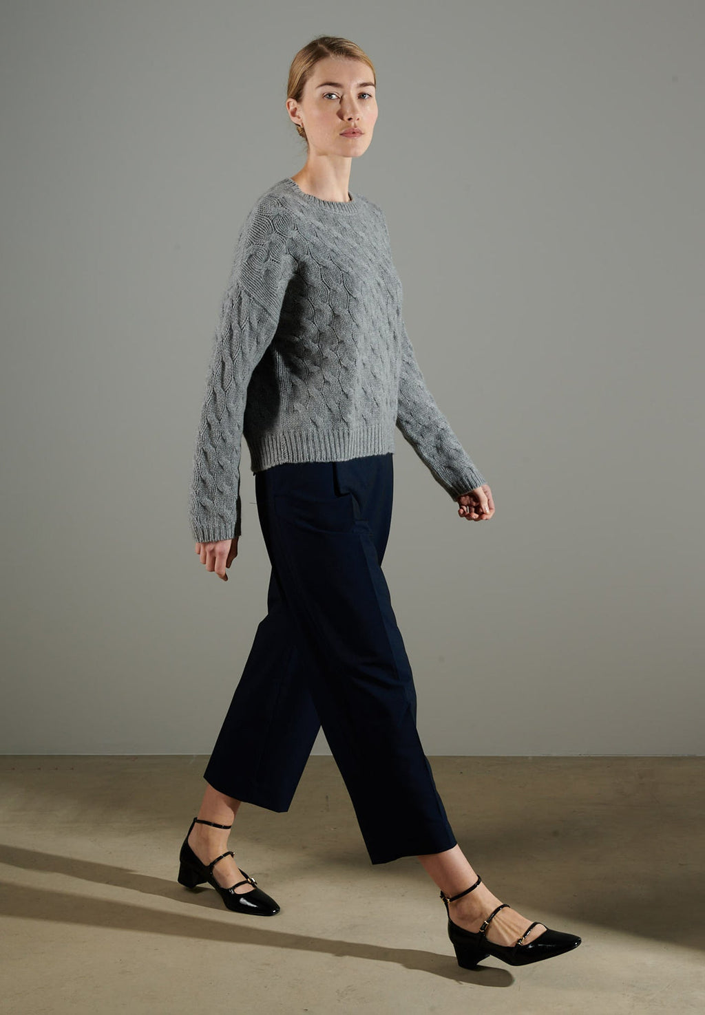 NAMI 5 10-thread cashmere twisted round-neck sweater light grey