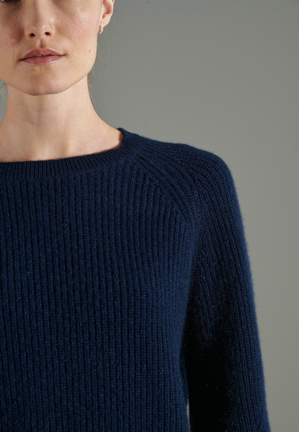 NAMI 6 Navy blue cashmere 4-thread cashmere sweater with round neck and raglan sleeves