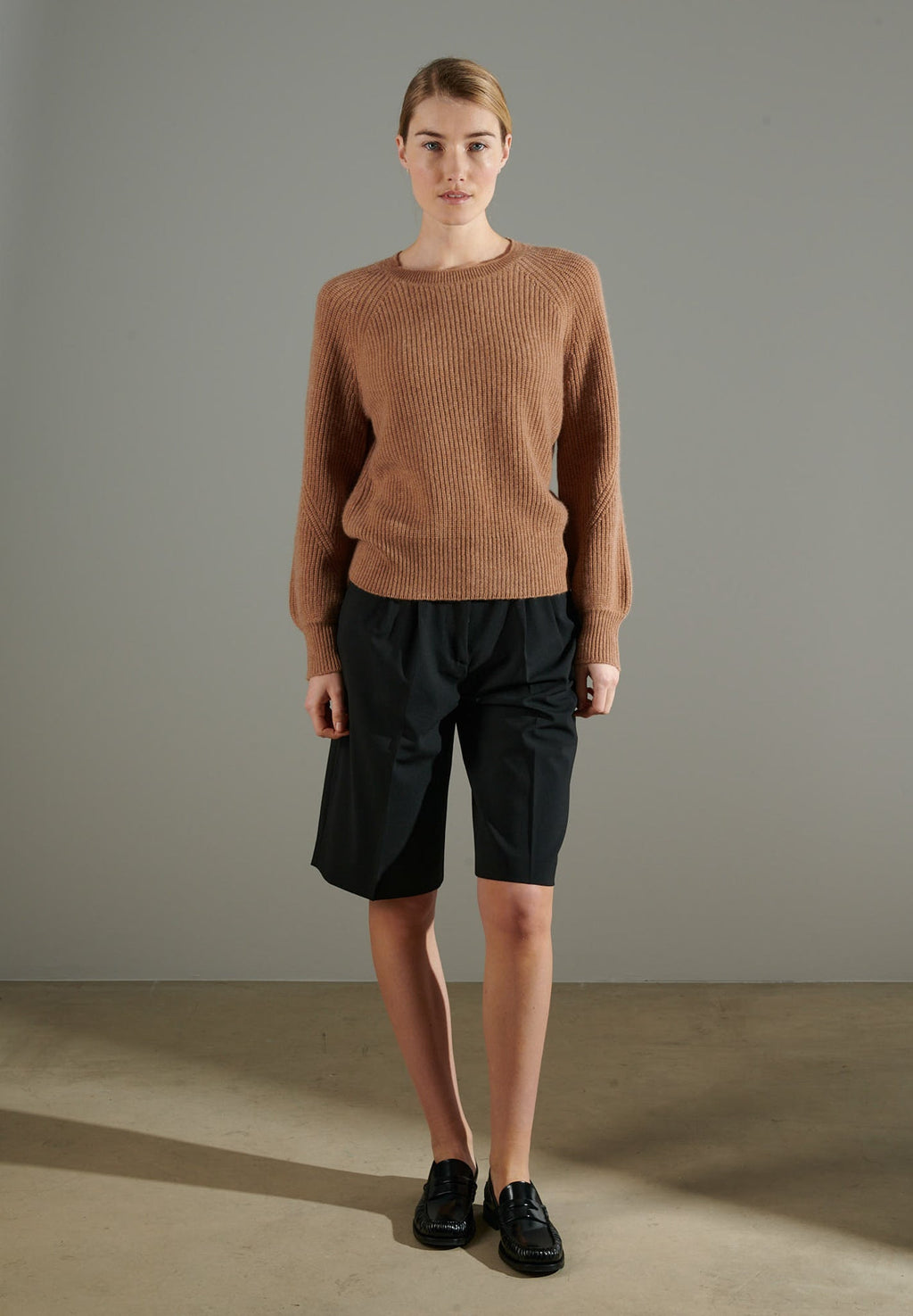 NAMI 6 Camel cashmere 4-thread cashmere sweater with round neck and raglan sleeves