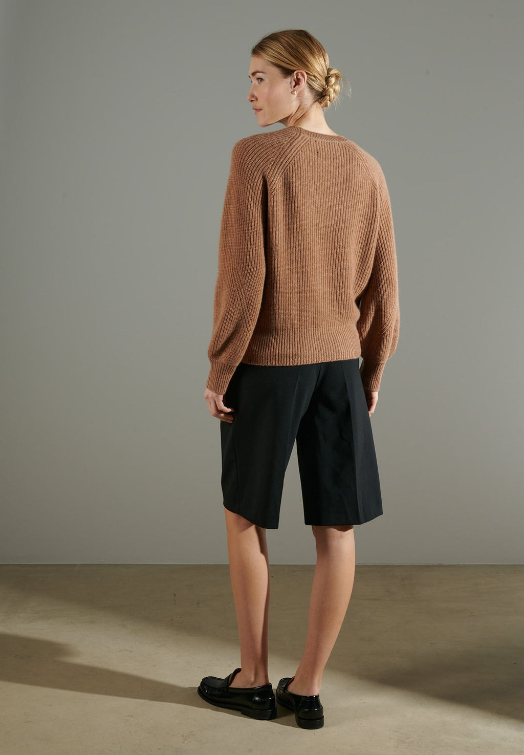 NAMI 6 Camel cashmere 4-thread cashmere sweater with round neck and raglan sleeves