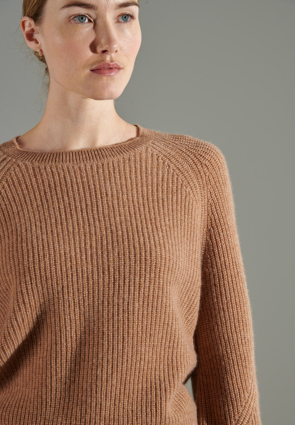 NAMI 6 Camel cashmere 4-thread cashmere sweater with round neck and raglan sleeves