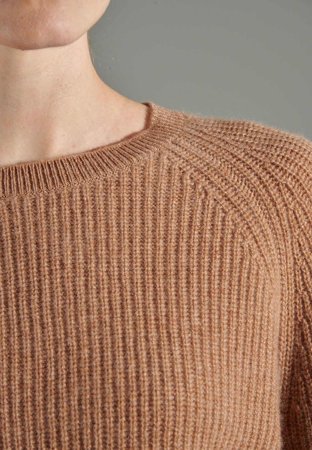 NAMI 6 Camel cashmere 4-thread cashmere sweater with round neck and raglan sleeves