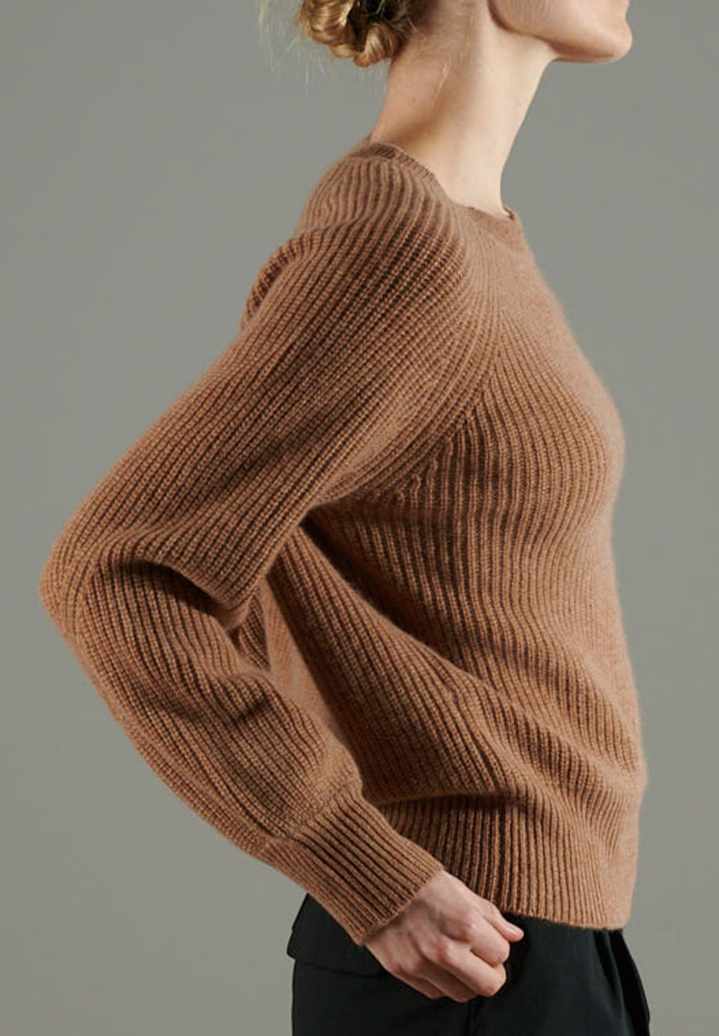 NAMI 6 Camel cashmere 4-thread cashmere sweater with round neck and raglan sleeves