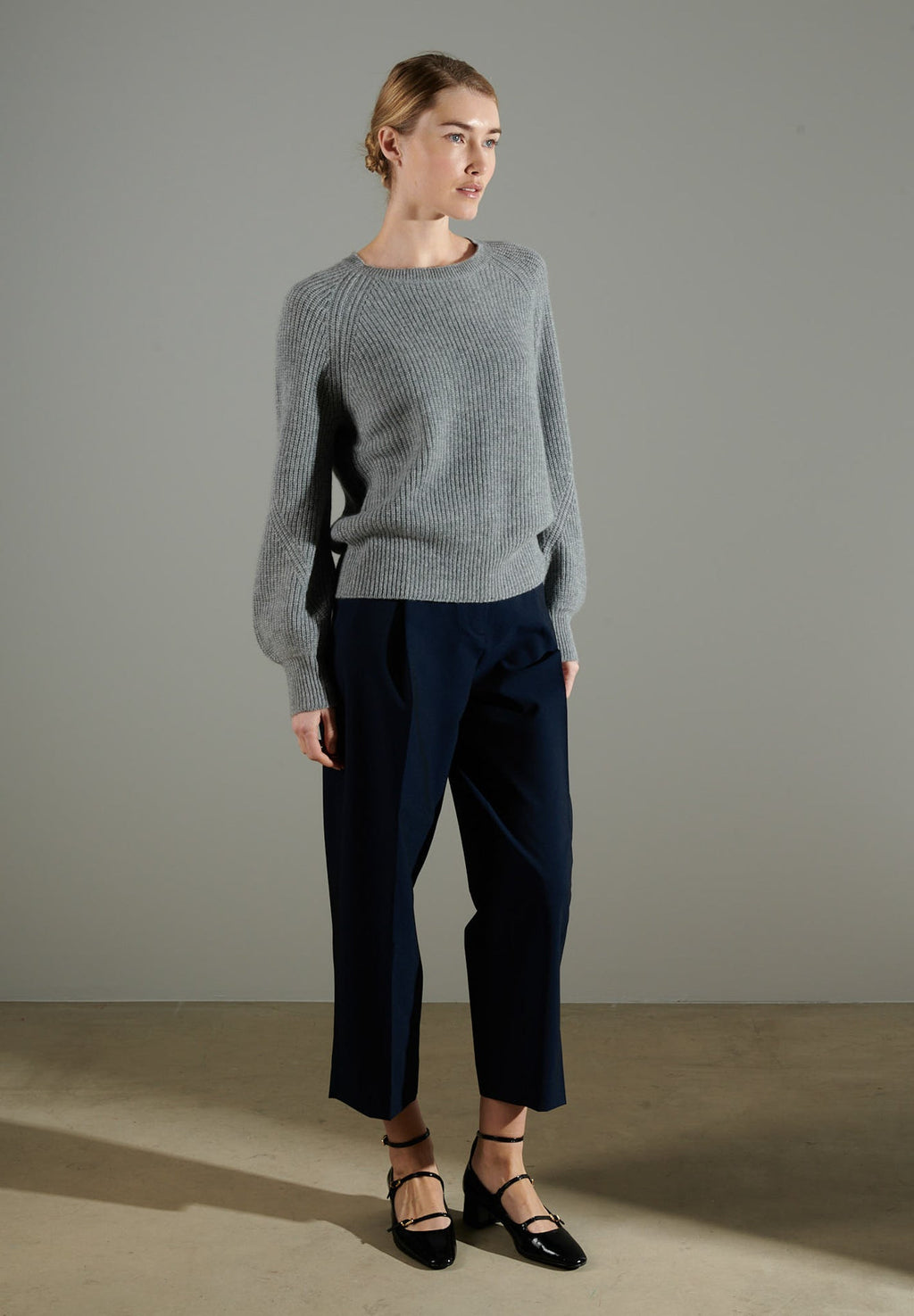 NAMI 6 4-thread cashmere sweater, round neck, raglan sleeves, light grey