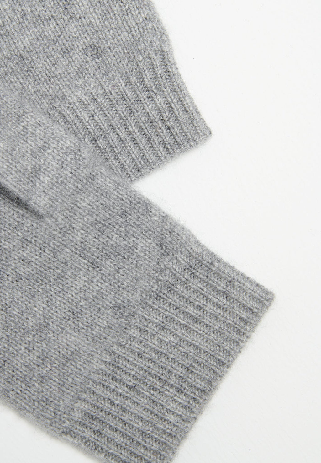 Light grey 4-thread cashmere gloves