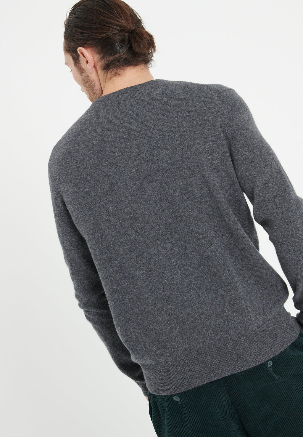 LUKE 2 Round-neck cashmere sweater in anthracite grey