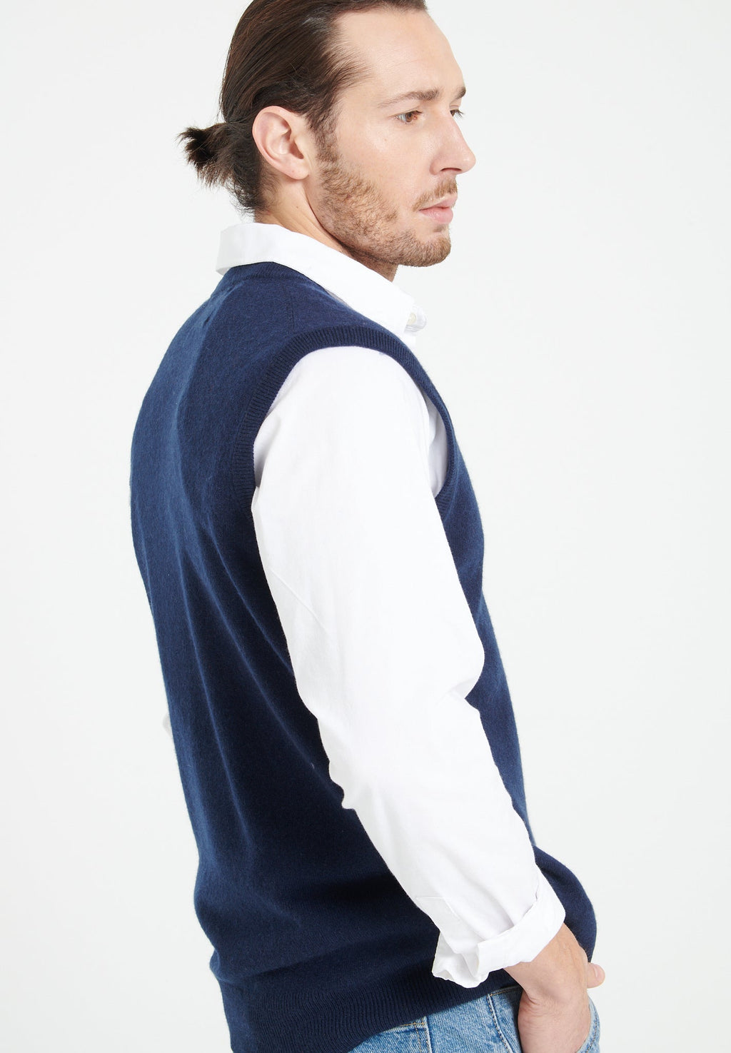 LUKE 9 Sleeveless cashmere cardigan in navy blue