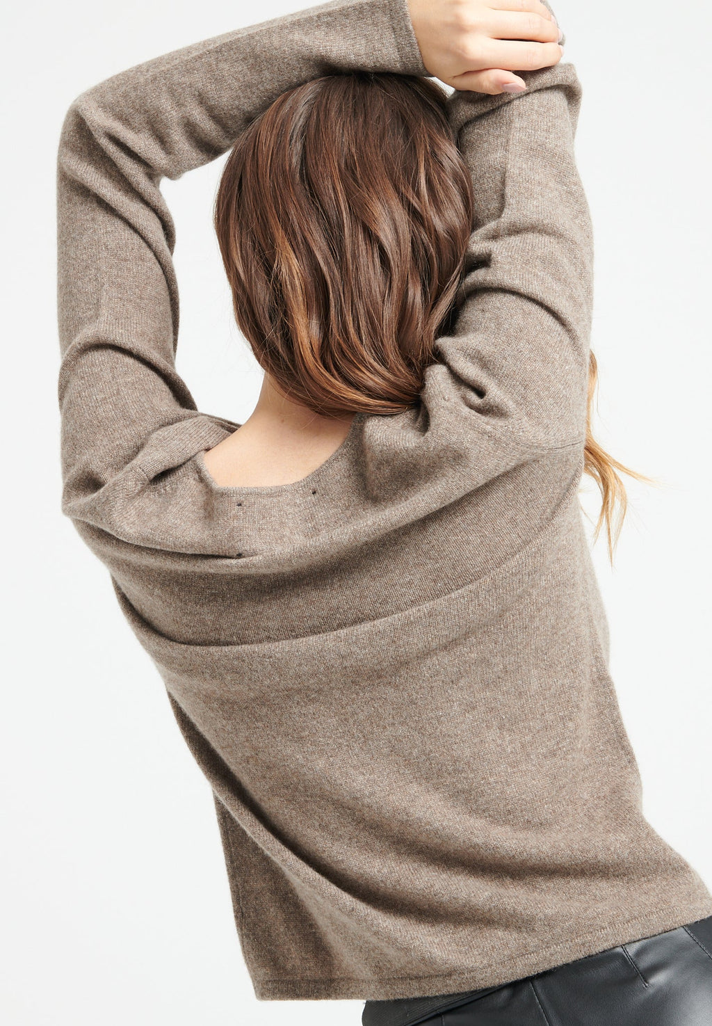 LILLY 1 Slim-fit cashmere round-neck sweater in taupe