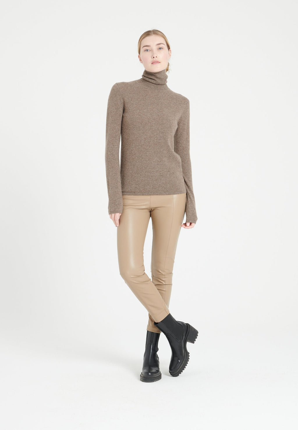 LILLY 3 Cashmere turtleneck sweater in taupe