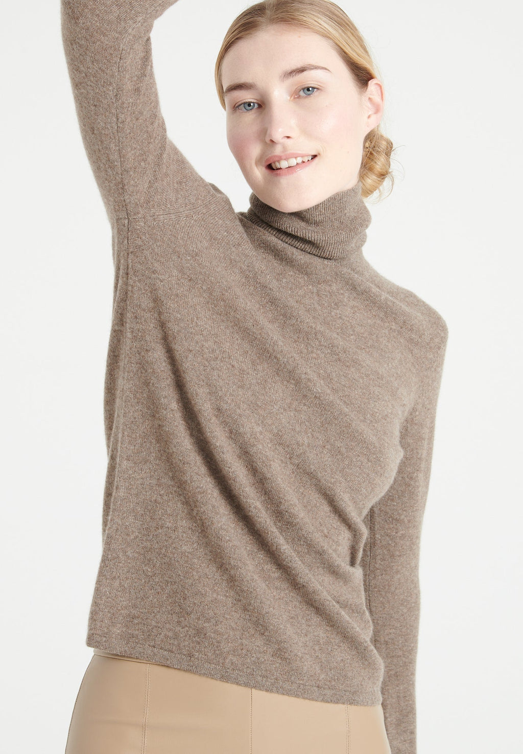 LILLY 3 Cashmere turtleneck sweater in taupe