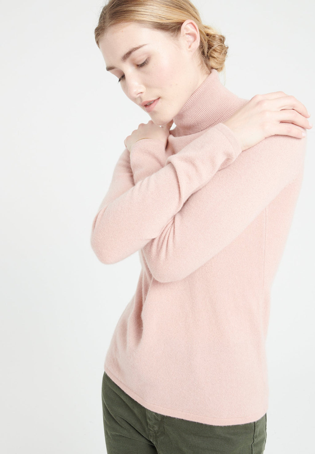 LILLY 3 Cashmere turtleneck sweater in powder pink