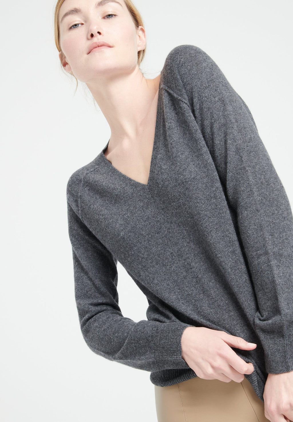 LILLY 6 Cashmere V-neck sweater, charcoal grey