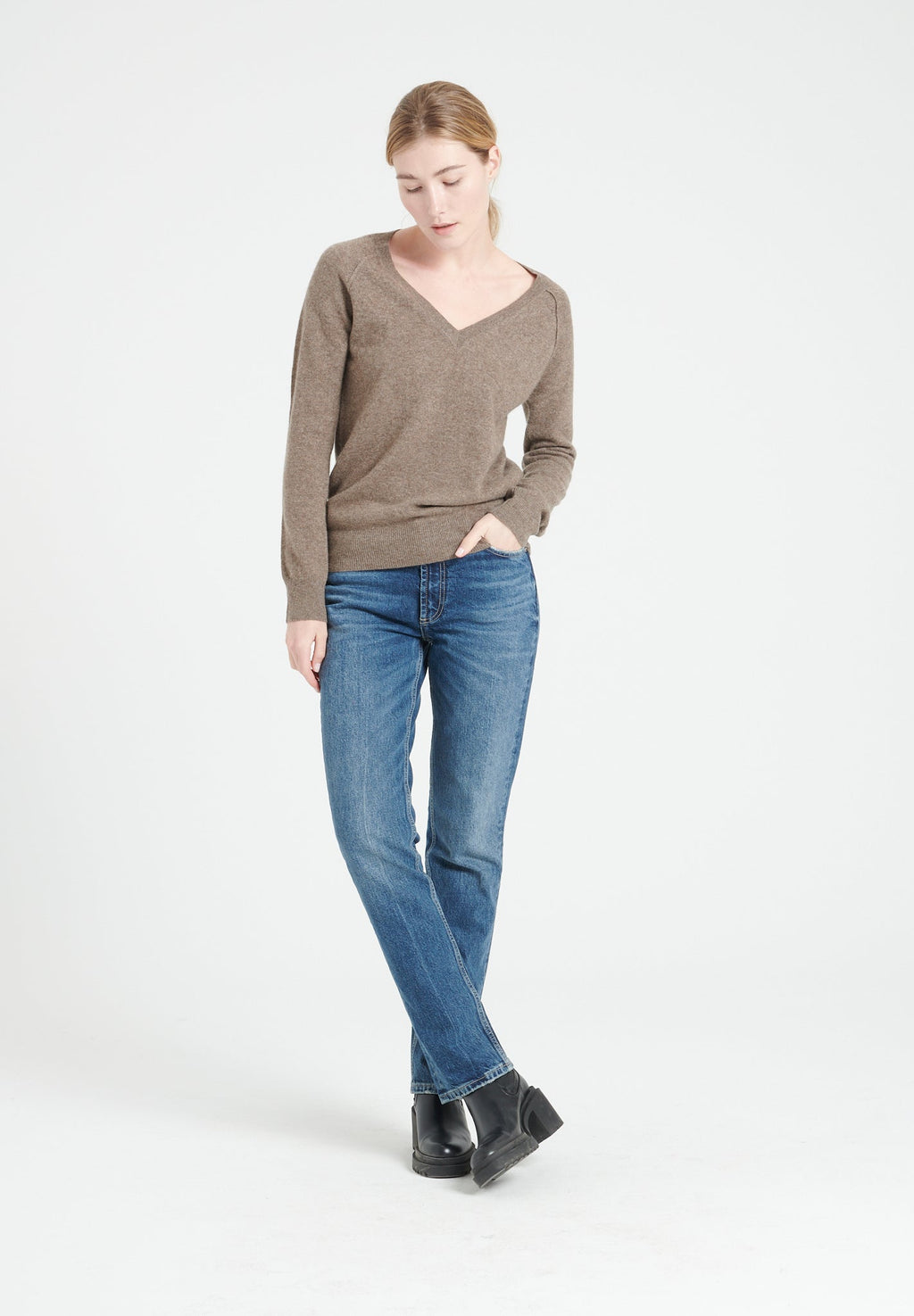 LILLY 6 Cashmere V-neck sweater in taupe