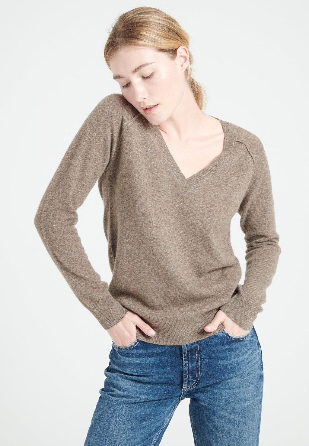 LILLY 6 Cashmere V-neck sweater in taupe