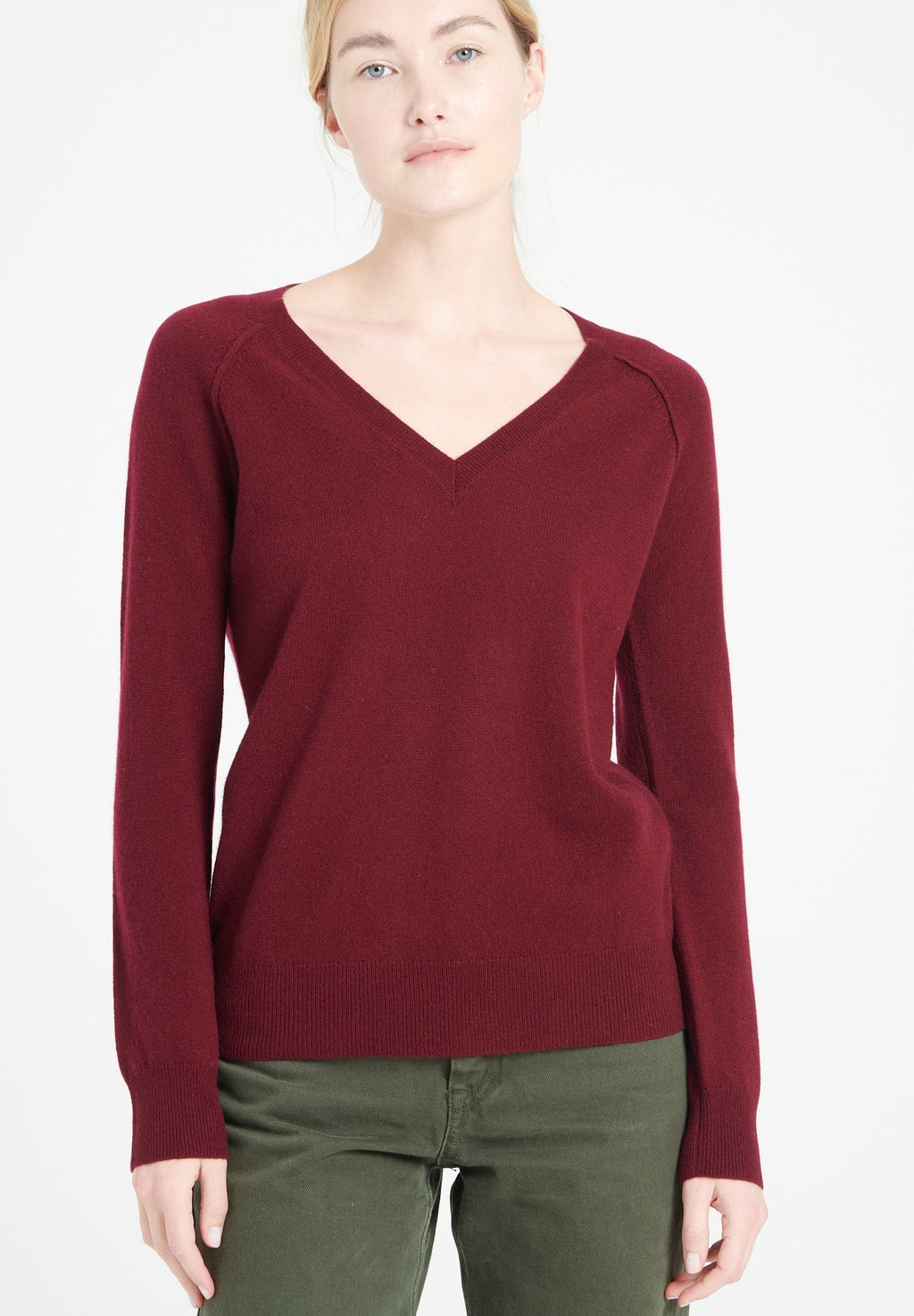 LILLY 6 Cashmere V-neck sweater in burgundy red