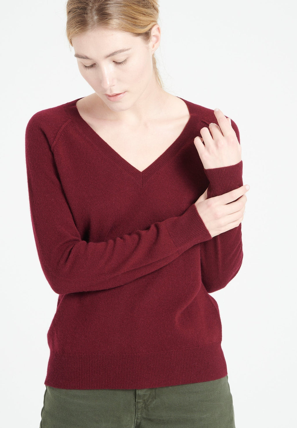 LILLY 6 Cashmere V-neck sweater in burgundy red