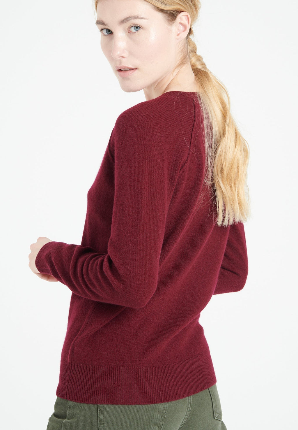 LILLY 6 Cashmere V-neck sweater in burgundy red