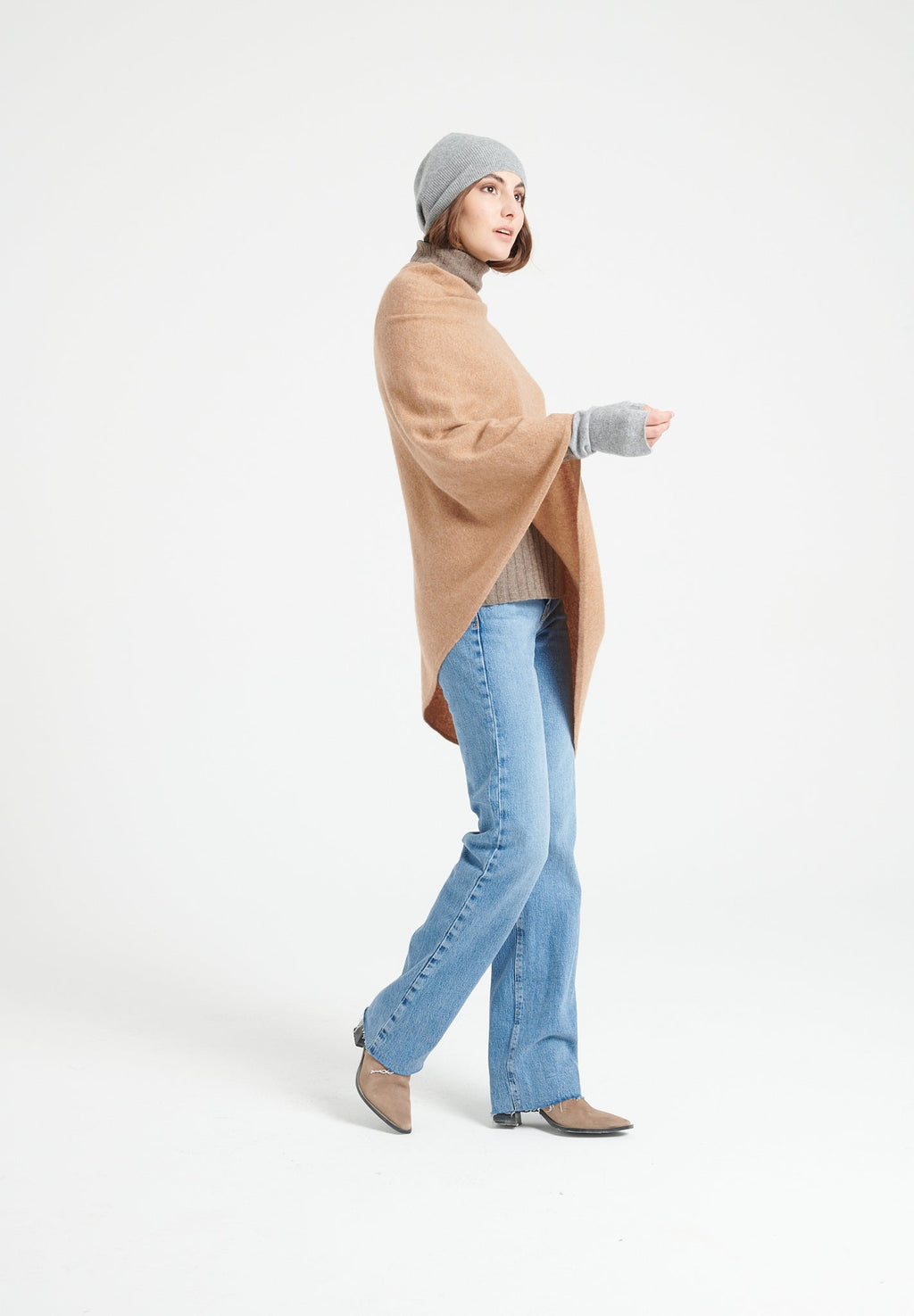 LILLY 9 Poncho V Neck in camel cashmere