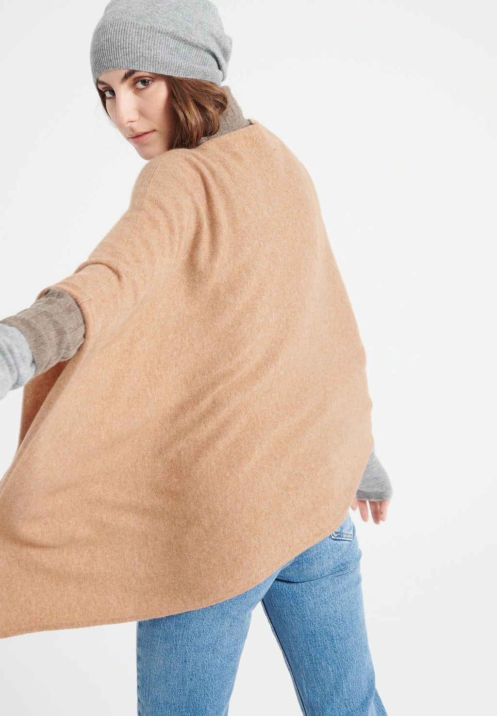 LILLY 9 Poncho V Neck in camel cashmere