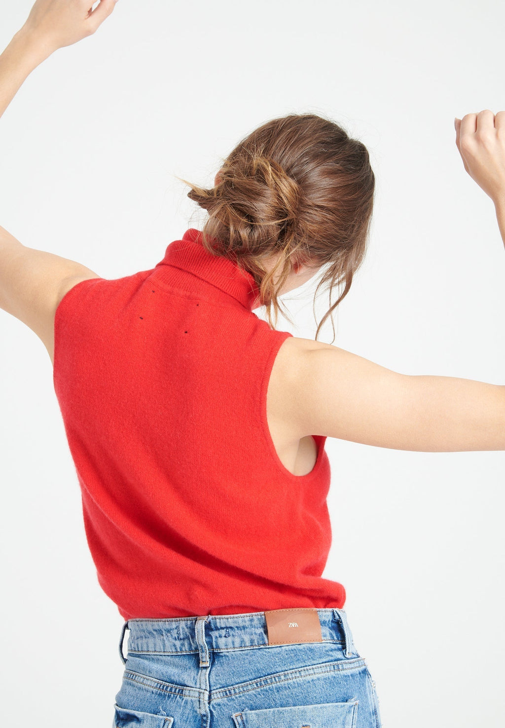 LILLY 13 Sleeveless cashmere turtleneck sweater in red