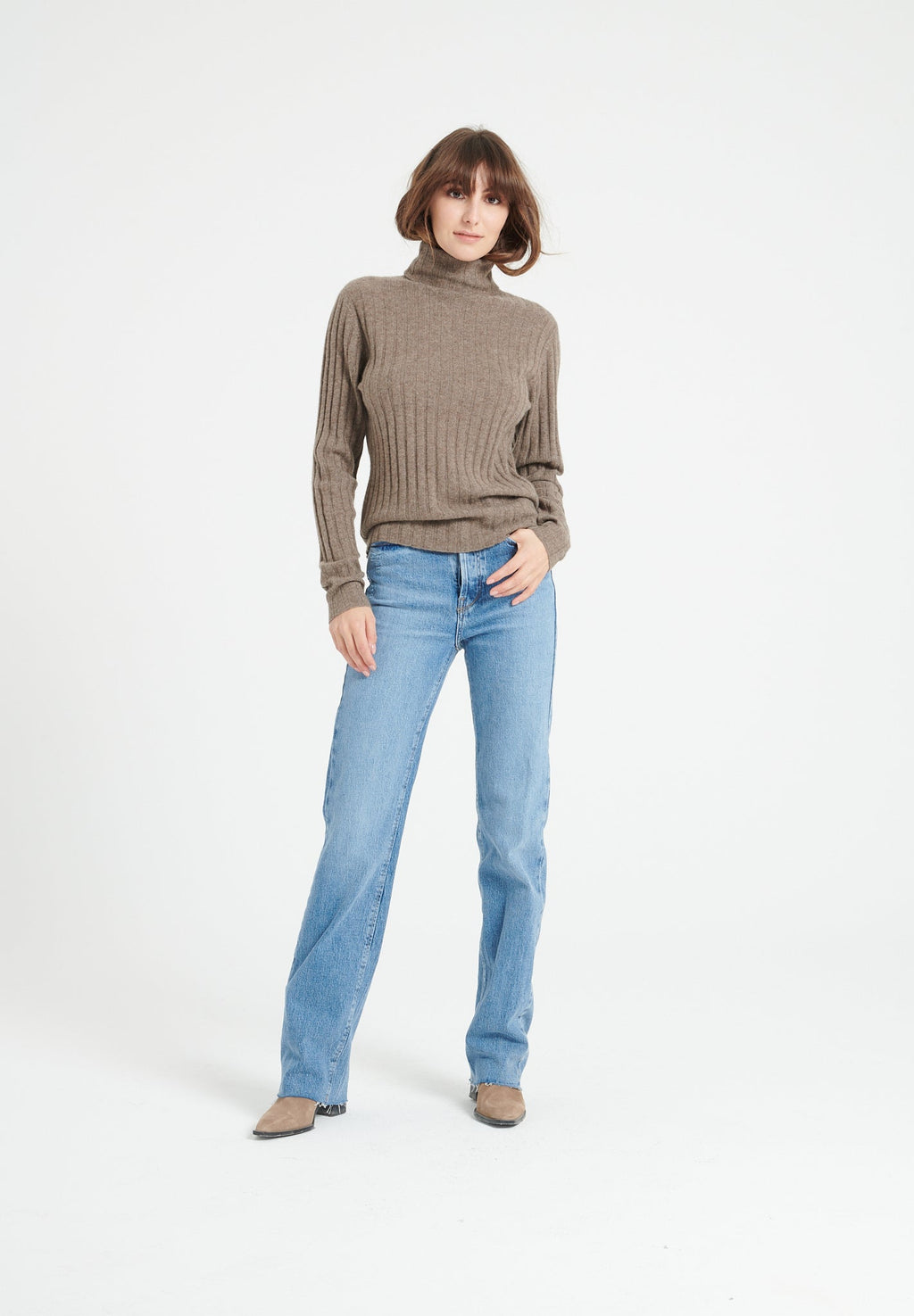 LILLY 15 Cashmere turtleneck sweater in traditional taupe ribbing