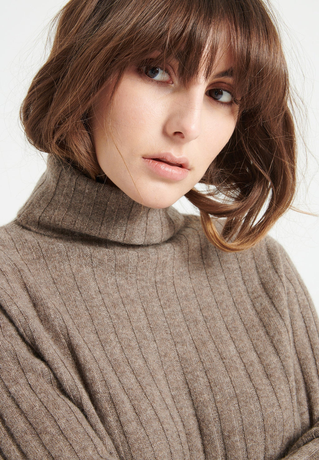 LILLY 15 Cashmere turtleneck sweater in traditional taupe ribbing