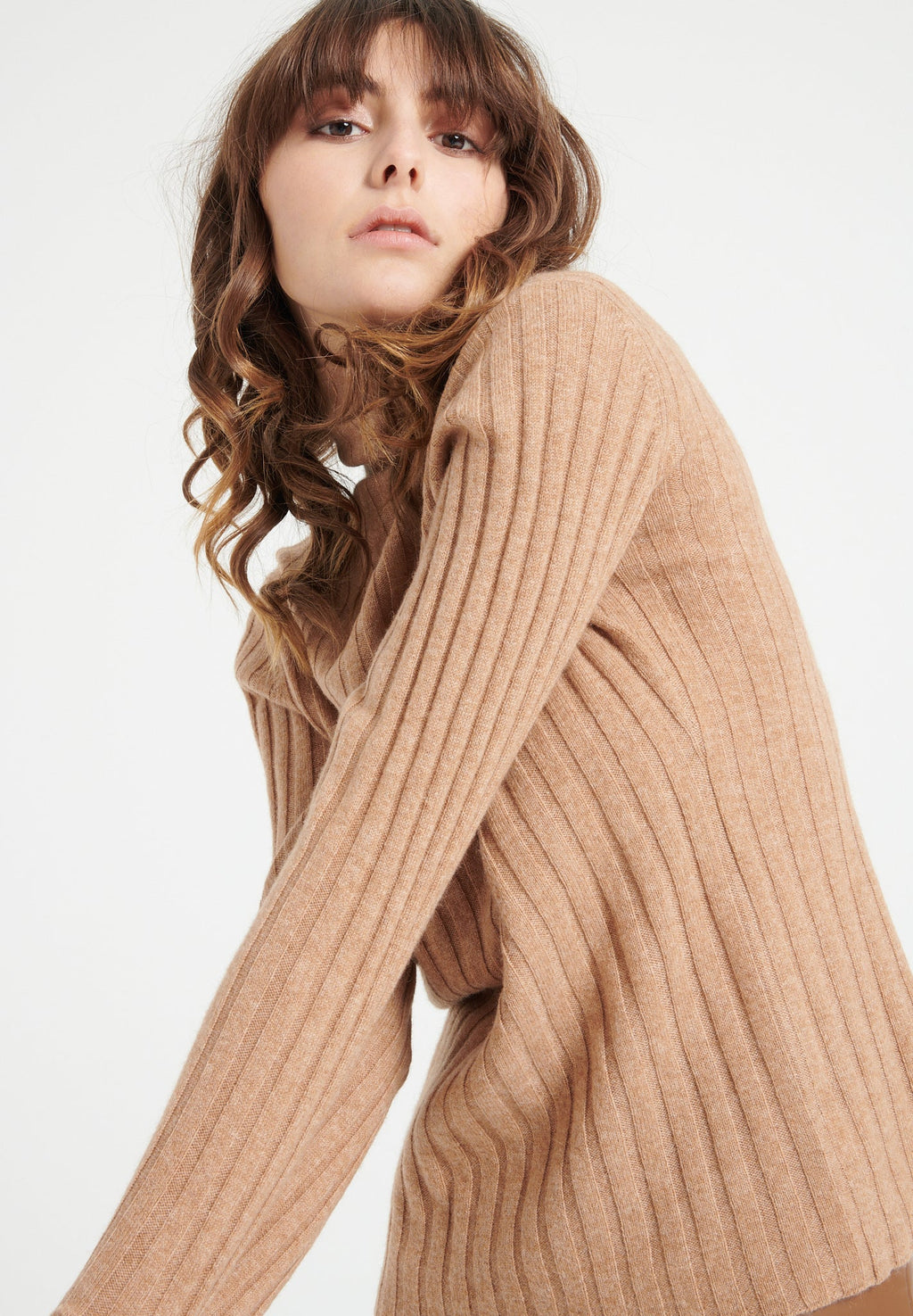 LILLY 15 Cashmere turtleneck sweater in traditional camel ribbing