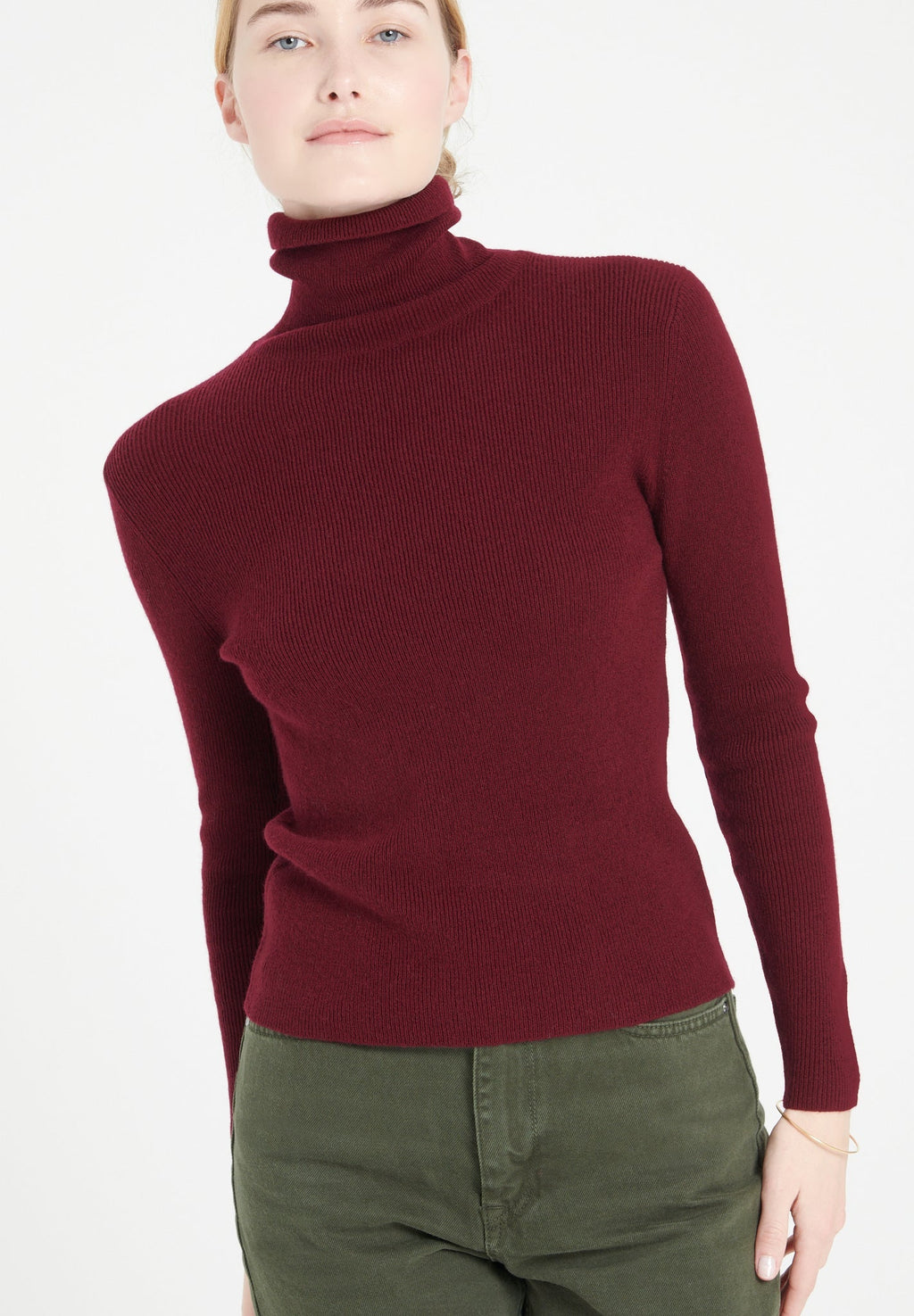 LILLY 17 Cashmere turtleneck sweater in traditional burgundy-red ribbing