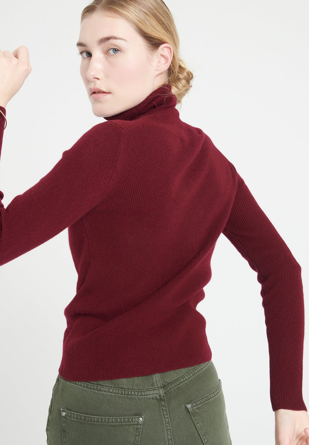 LILLY 17 Cashmere turtleneck sweater in traditional burgundy-red ribbing