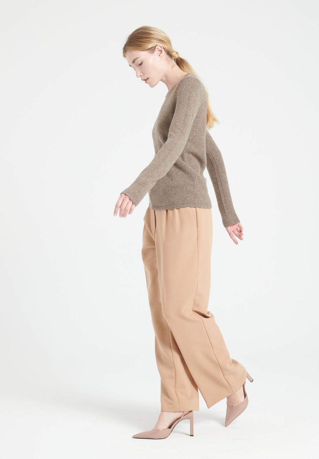 LILLY 18 4-thread cashmere boat-neck sweater in taupe