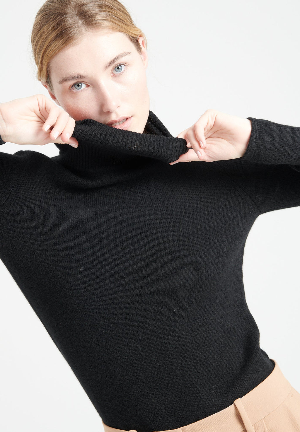 LILLY 19 4-thread cashmere turtleneck sweater black