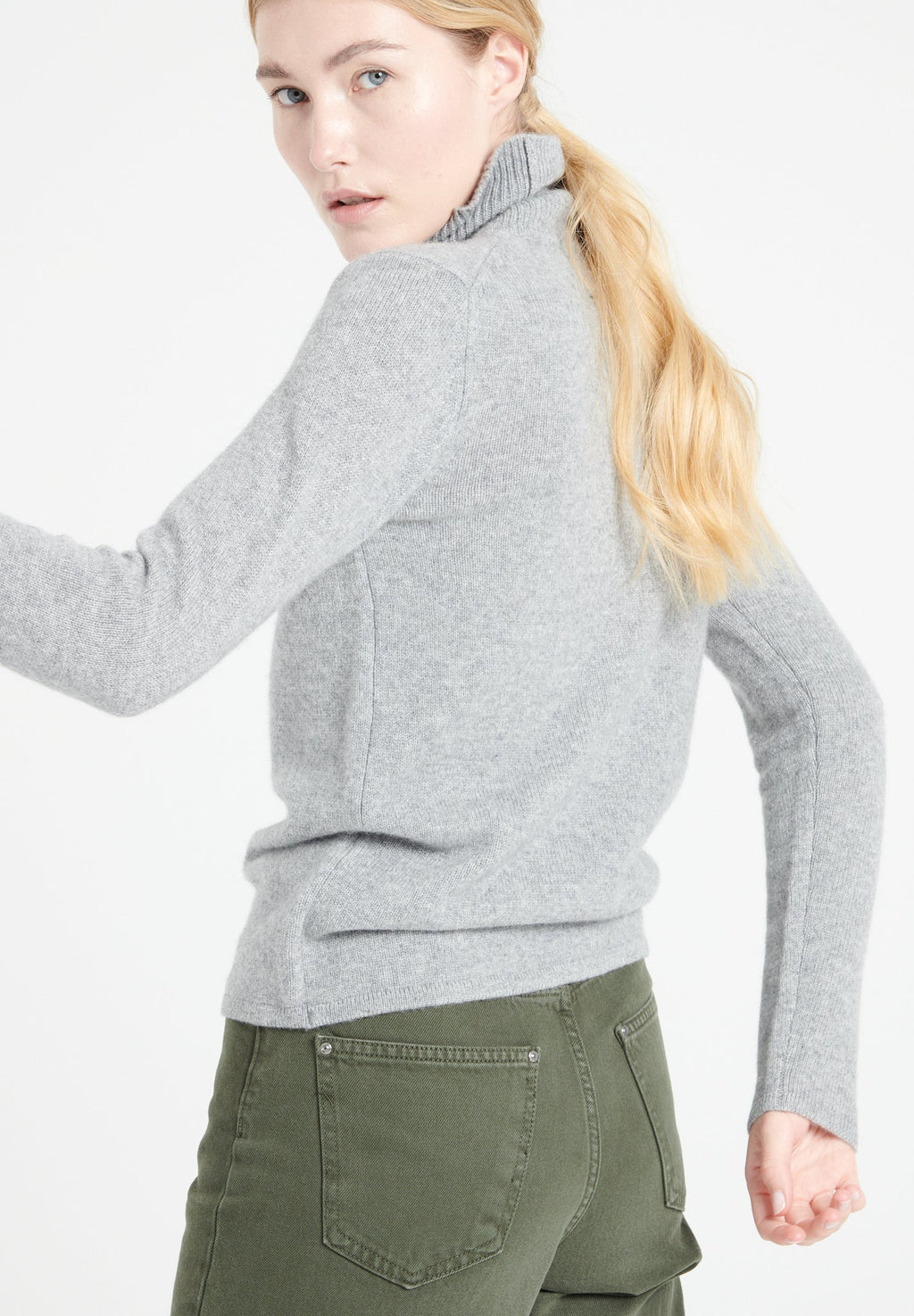 LILLY 19 4-thread cashmere turtleneck sweater light grey